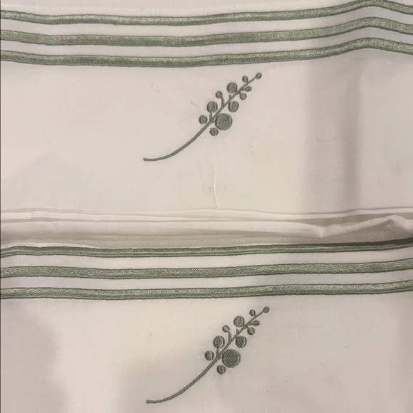 Pottery Barn embroidered Pillowcases new set of 2 + matching flat sheet Queen